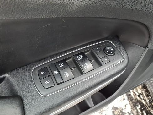 Certified 2018 Chrysler 300 Touring image 7