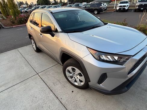 Used 2019 Toyota RAV4 LE FWD image 7