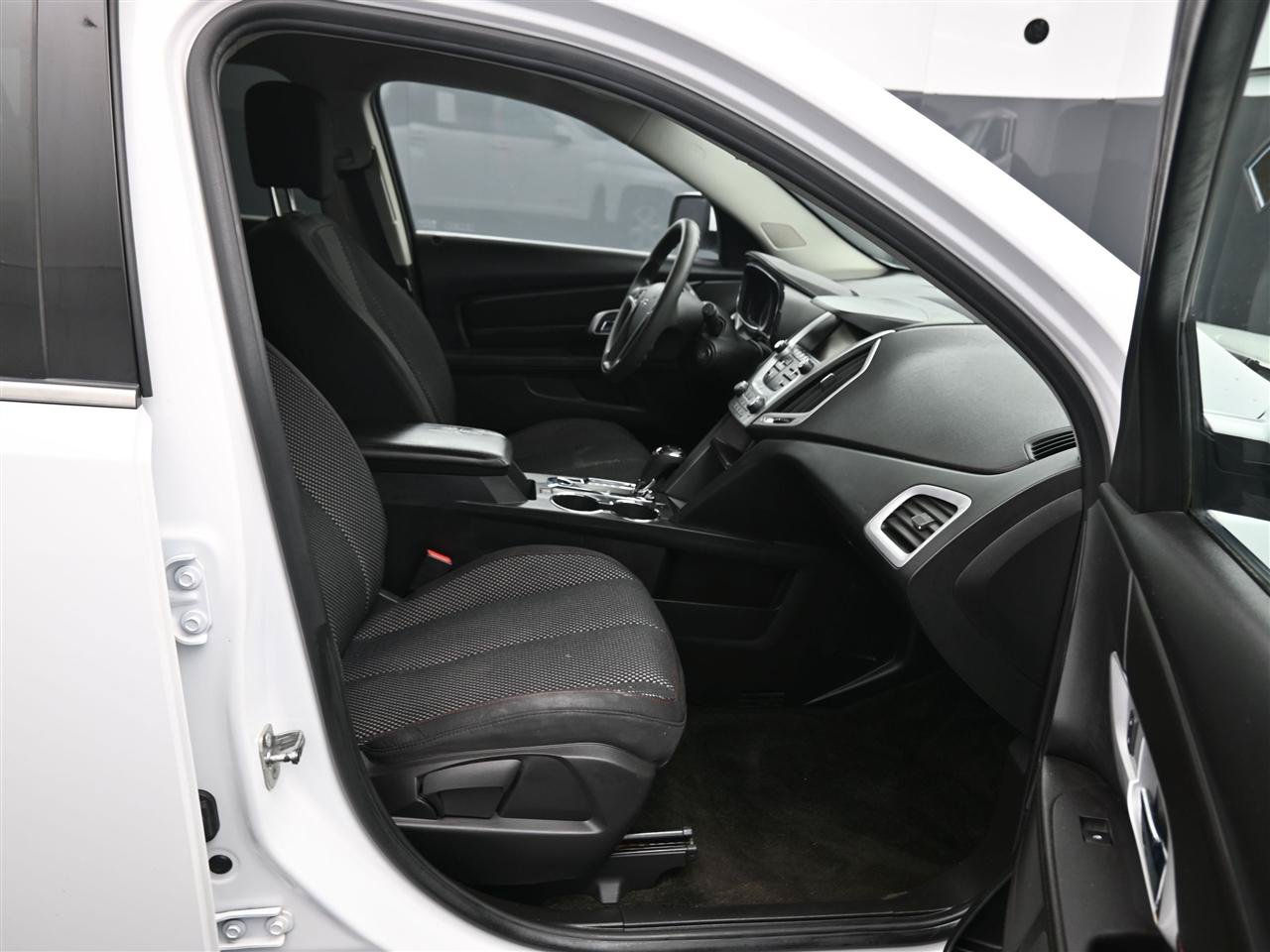 Used 2017 GMC Terrain SLE FWD image 9