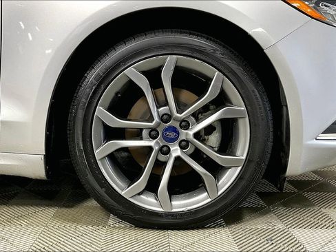 Used 2017 Ford Fusion SE w/ Equipment Group 201A image 8