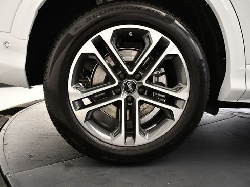 Used 2025 Audi Q5 Premium w/ Convenience Package image 15