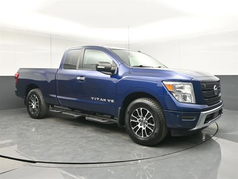 Used 2020 Nissan Titan SV w/ SV Convenience Package image 3