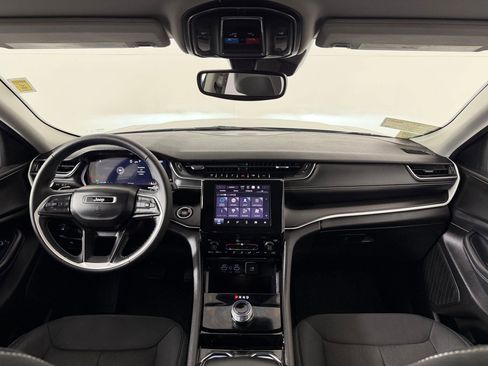 Used 2023 Jeep Grand Cherokee L Laredo image 14