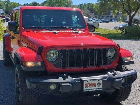 New 2025 Jeep Gladiator Sport image 2