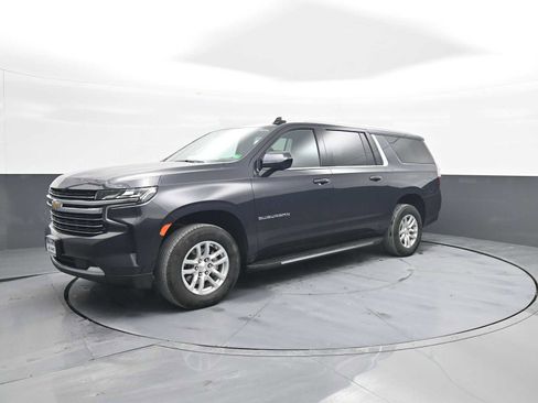Used 2024 Chevrolet Suburban LT image 4