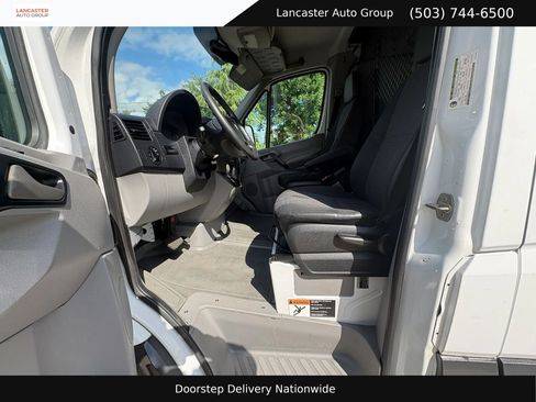 Used 2007 Dodge Sprinter 2500 RWD image 9