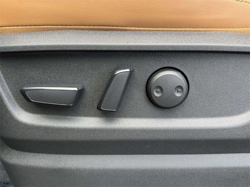 Certified 2025 Nissan Armada SL w/ Captain's Chari Seat Package image 26