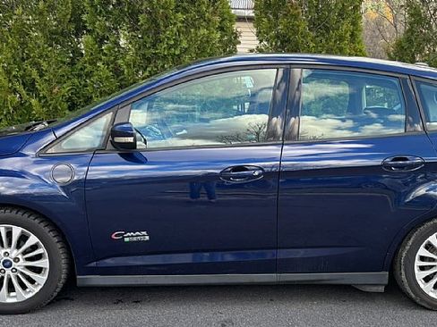 Used 2017 Ford C-MAX Energi SE w/ Equipment Group 402A image 1