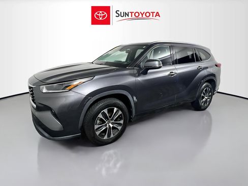 Used 2021 Toyota Highlander XLE FWD image 9