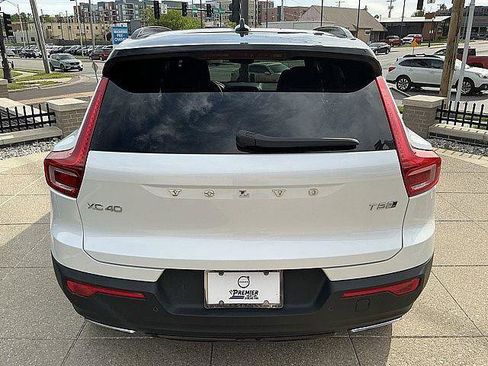 Used 2019 Volvo XC40 T5 R-Design AWD/4WD image 9
