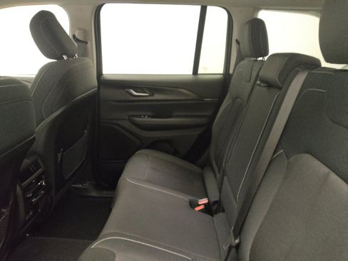 Used 2023 Jeep Grand Cherokee Laredo AWD/4WD image 18