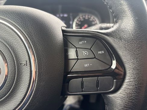 Used 2018 Jeep Renegade Altitude AWD/4WD image 15