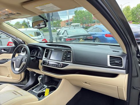Used 2016 Toyota Highlander XLE AWD/4WD image 21
