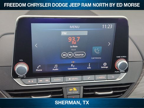 Used 2025 Nissan Altima 2.5 SV FWD image 11