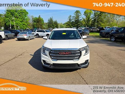 Used 2023 GMC Terrain SLT FWD image 2