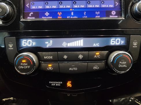 Used 2018 Nissan Rogue SV FWD image 18