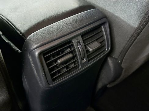 Used 2015 Nissan Rogue SV image 31