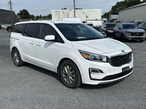 Used 2019 Kia Sedona LX FWD image 2