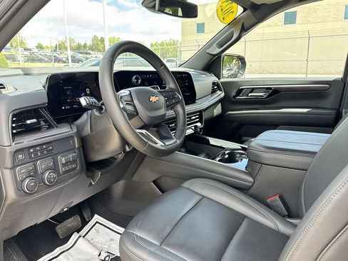 Used 2025 Chevrolet Suburban LT w/ Comfort Package AWD/4WD image 14