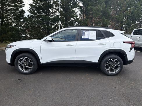 Used 2024 Chevrolet Trax LT FWD image 7
