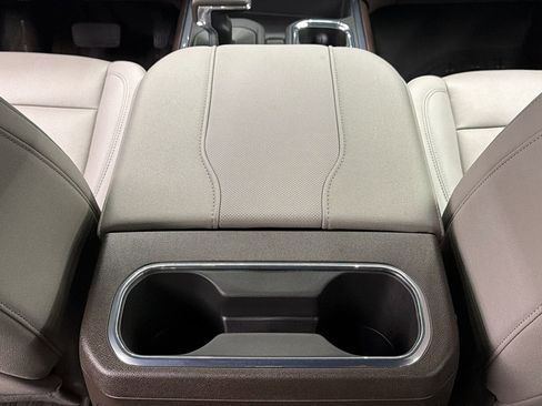 Used 2025 GMC Sierra 1500 SLT AWD/4WD image 36
