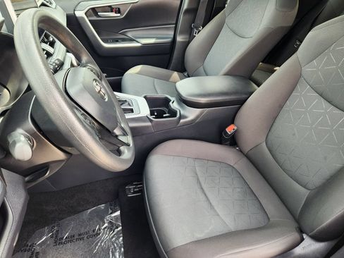 Used 2025 Toyota RAV4 XLE FWD image 13