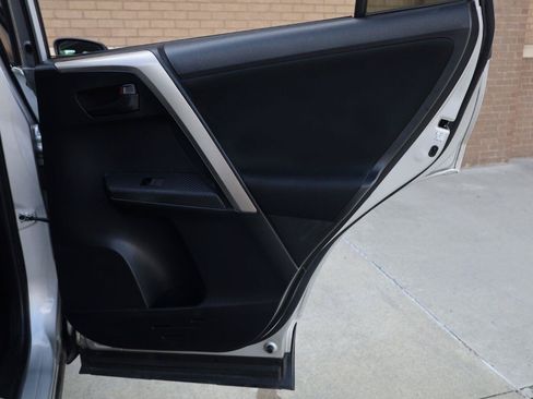 Used 2015 Toyota RAV4 LE FWD image 23