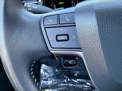 Used 2025 Toyota Camry SE FWD image 20