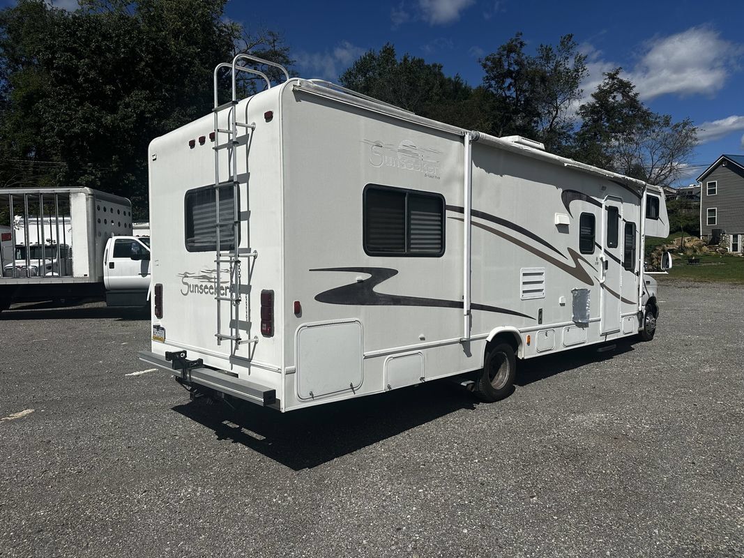 Used 2006 Ford E-450 and Econoline 450 RWD image 3