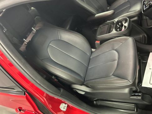 New 2027 Chrysler Pacifica Select FWD image 24