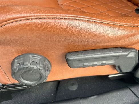 Used 2025 Jeep Gladiator Sport image 16