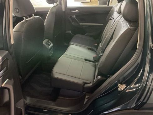 Used 2018 Volkswagen Tiguan SE w/ Panoramic Sunroof Package AWD/4WD image 10