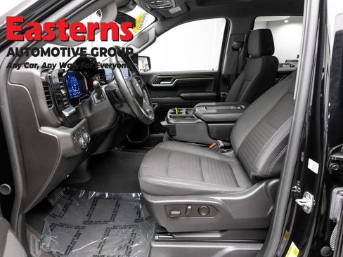 Used 2025 Chevrolet Silverado 1500 LT AWD/4WD image 14
