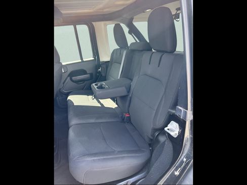 Used 2023 Jeep Wrangler Unlimited image 14