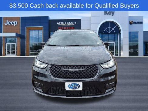 New 2026 Chrysler Pacifica Limited w/ S Appearance Package image 2