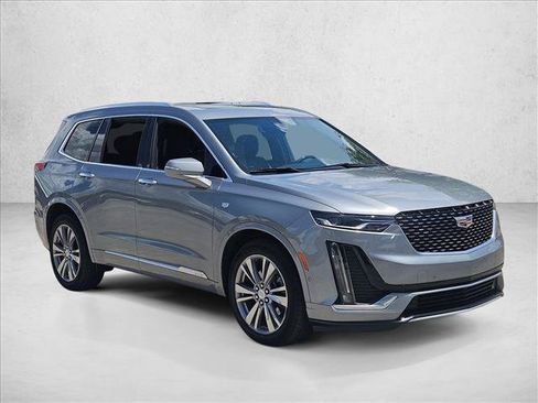 Used 2023 Cadillac XT6 Premium Luxury w/ Technology Package FWD image 3