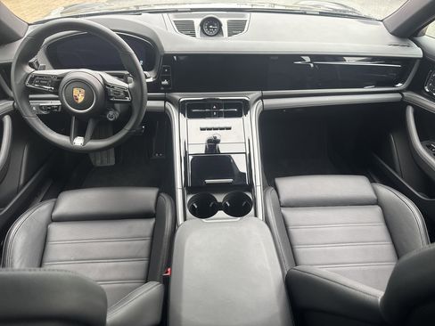 Used 2024 Porsche Panamera RWD image 4