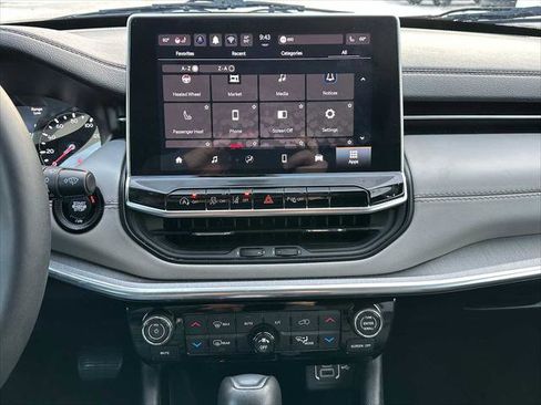 Used 2024 Jeep Compass Limited image 25