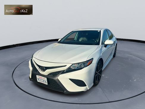 Used 2019 Toyota Camry SE w/ Convenience Package FWD image 5