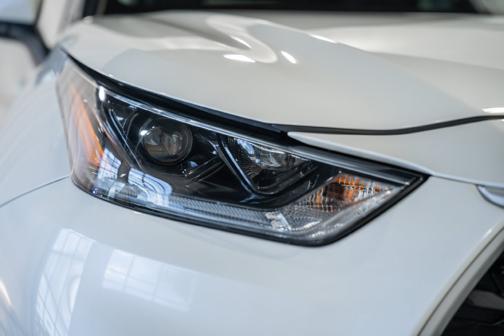 Used 2021 Toyota Highlander XLE AWD/4WD image 9