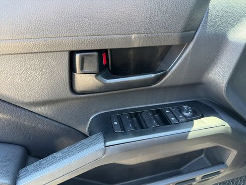 Certified 2025 Toyota Tacoma SR5 AWD/4WD image 19