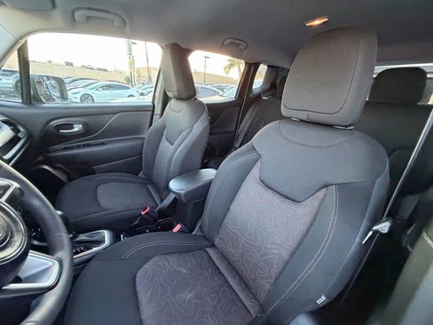 Used 2023 Jeep Renegade Latitude image 11