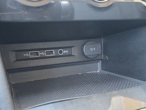 Used 2018 Volkswagen Tiguan SE image 21