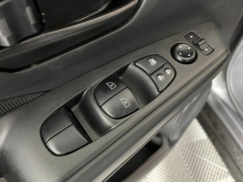 Used 2025 Nissan Kicks Play S image 10