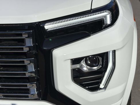 Used 2024 GMC Canyon Denali image 11