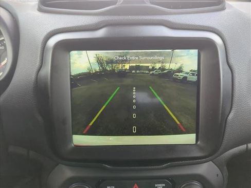 Used 2023 Jeep Renegade Latitude image 14