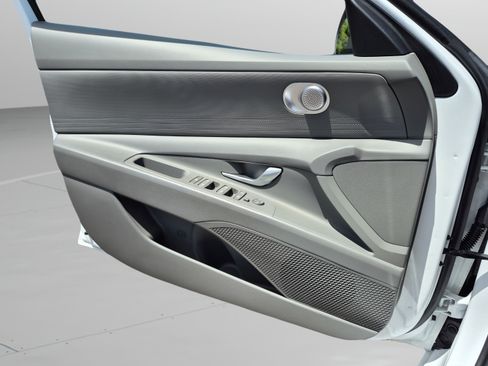 Certified 2024 Hyundai Elantra Blue FWD image 21