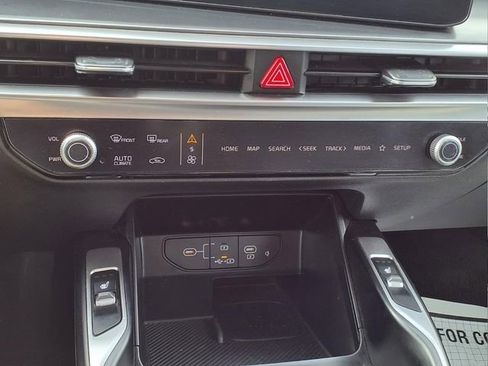 Used 2024 Kia Sorento S FWD image 20