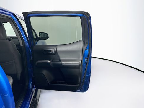 Used 2018 Toyota Tacoma SR5 image 28