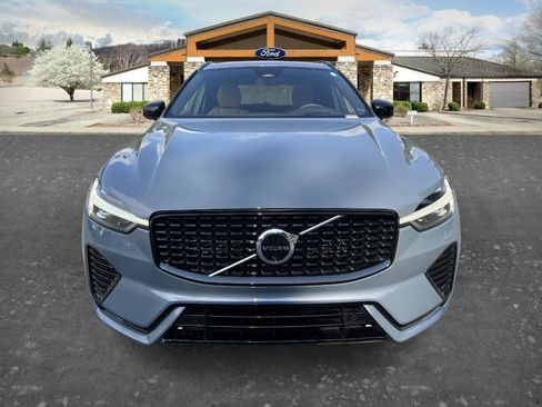 Used 2024 Volvo XC60 B5 Ultimate w/ Protection Package Premier AWD/4WD image 2